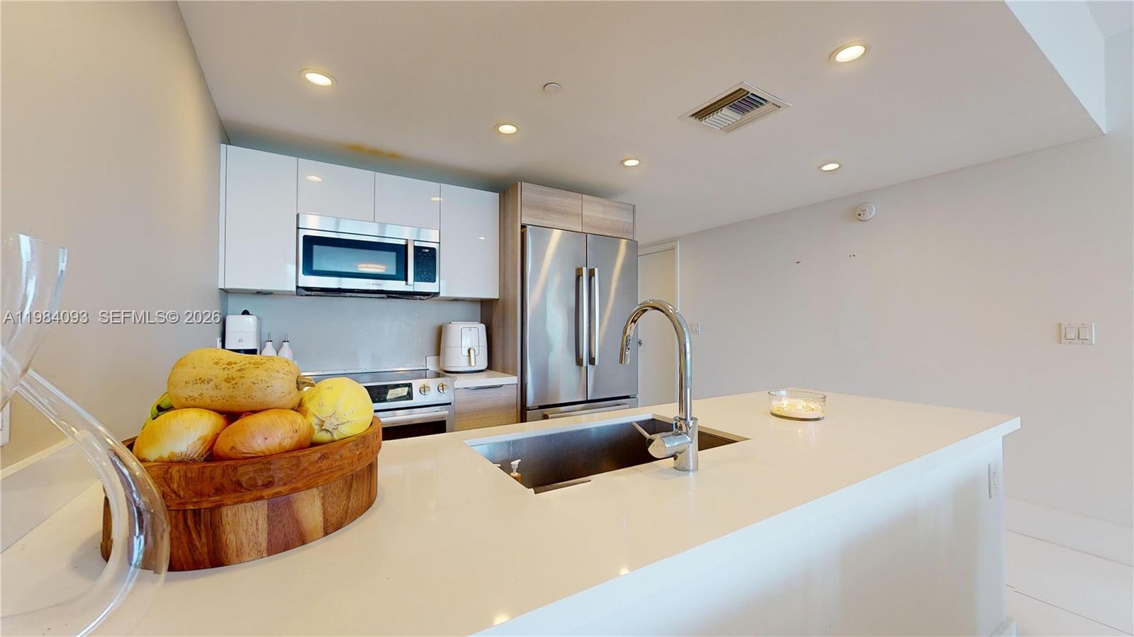 9940 W Bay Hbr Dr #5E-N Bay Harbor Islands, FL 33154