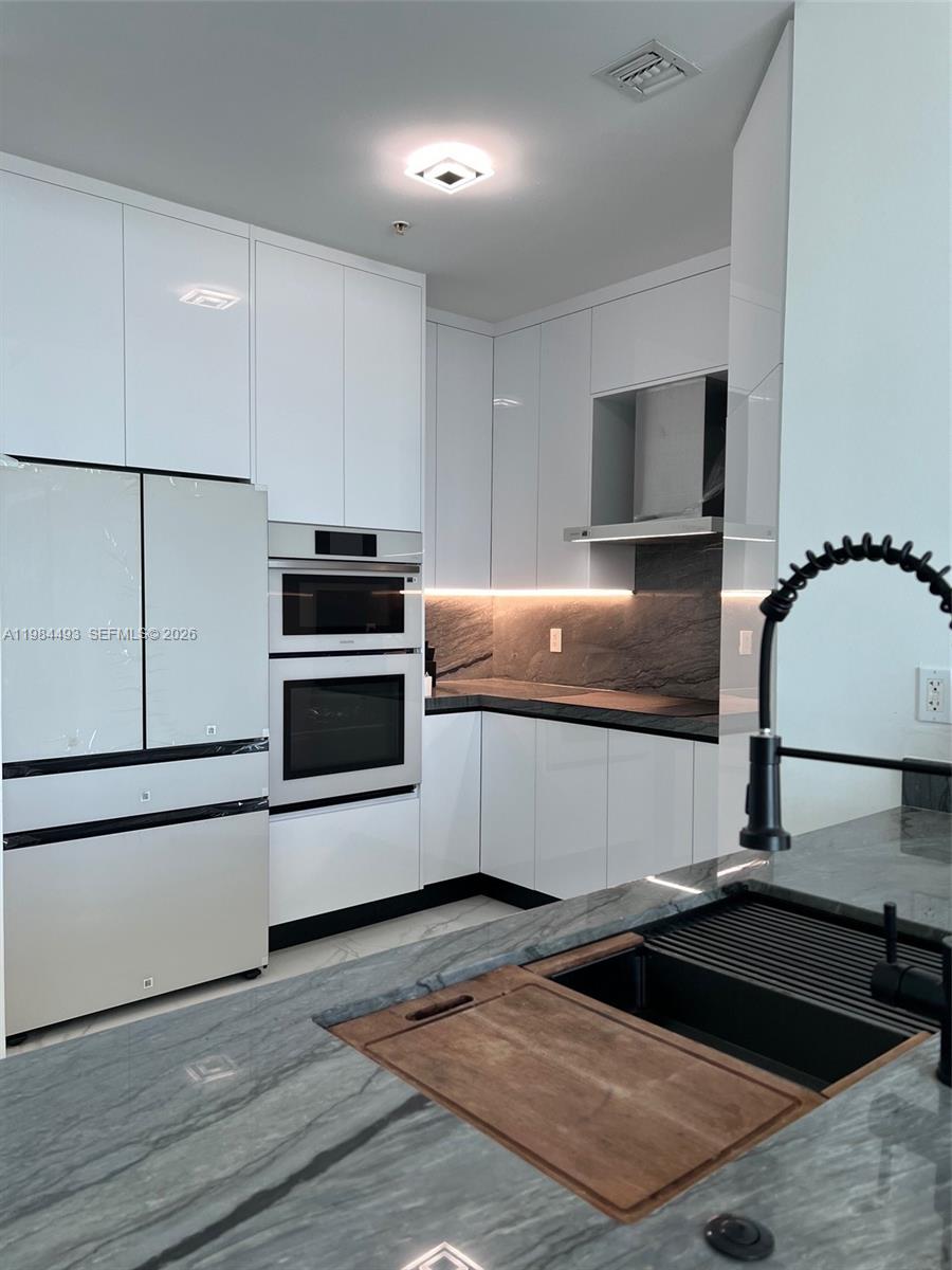 7910 Harbor Is Dr #1202 North Bay Village, FL 33141