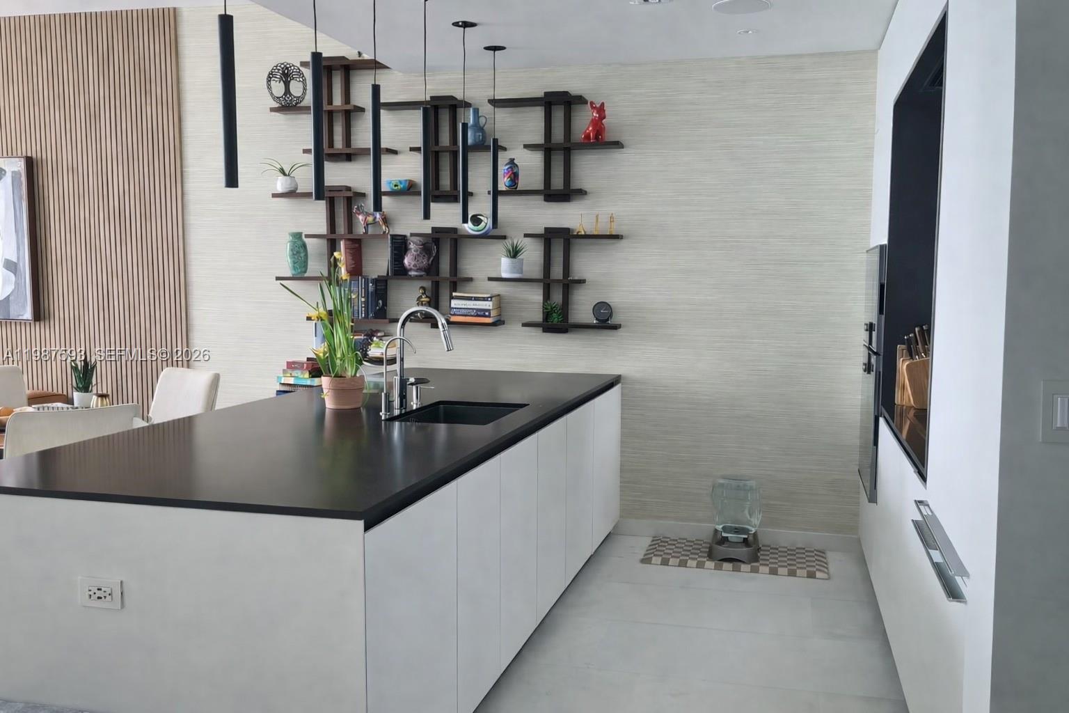 300 Biscayne Blvd Way #2106 Miami, FL 33131