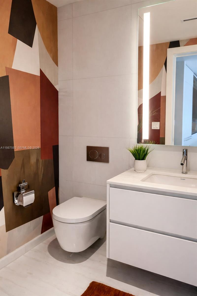 300 Biscayne Blvd Way #2106 Miami, FL 33131