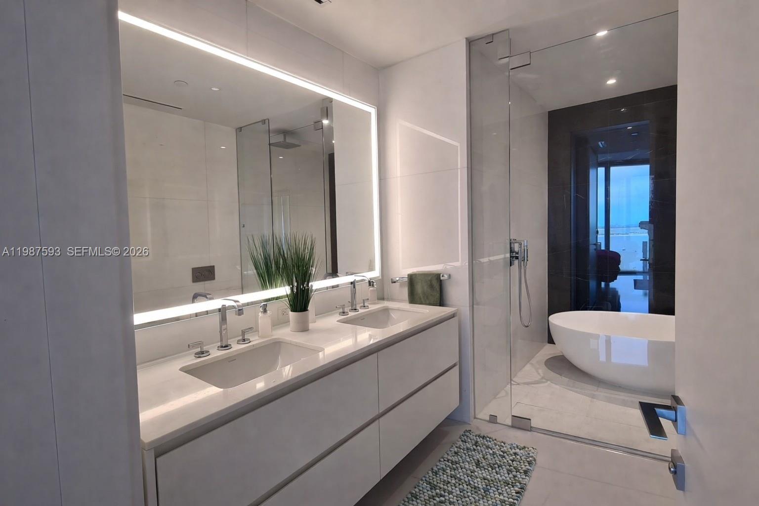 300 Biscayne Blvd Way #2106 Miami, FL 33131