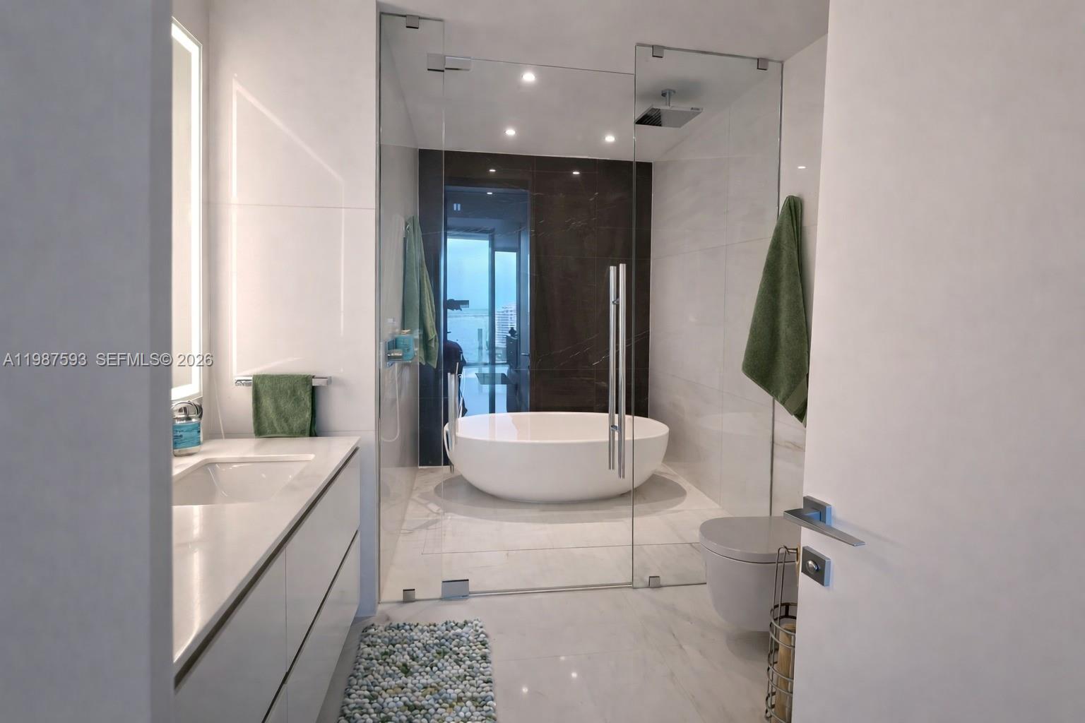 300 Biscayne Blvd Way #2106 Miami, FL 33131