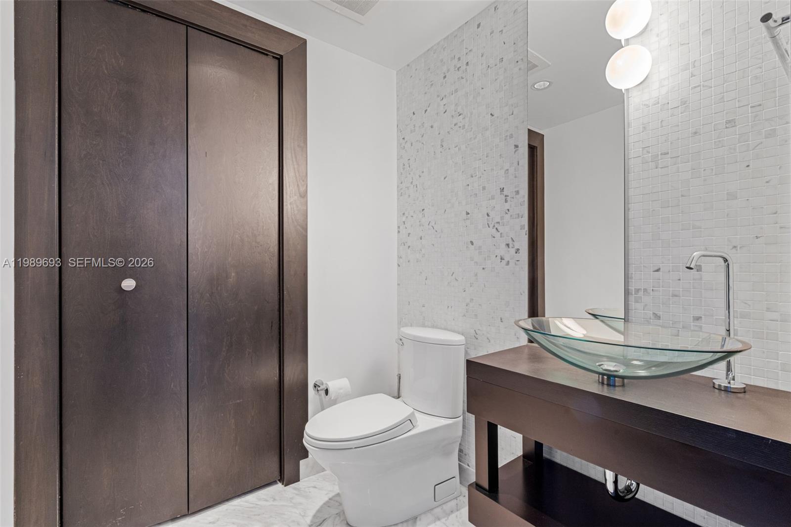 200 Biscayne Blvd Way #3707 Miami, FL 33131