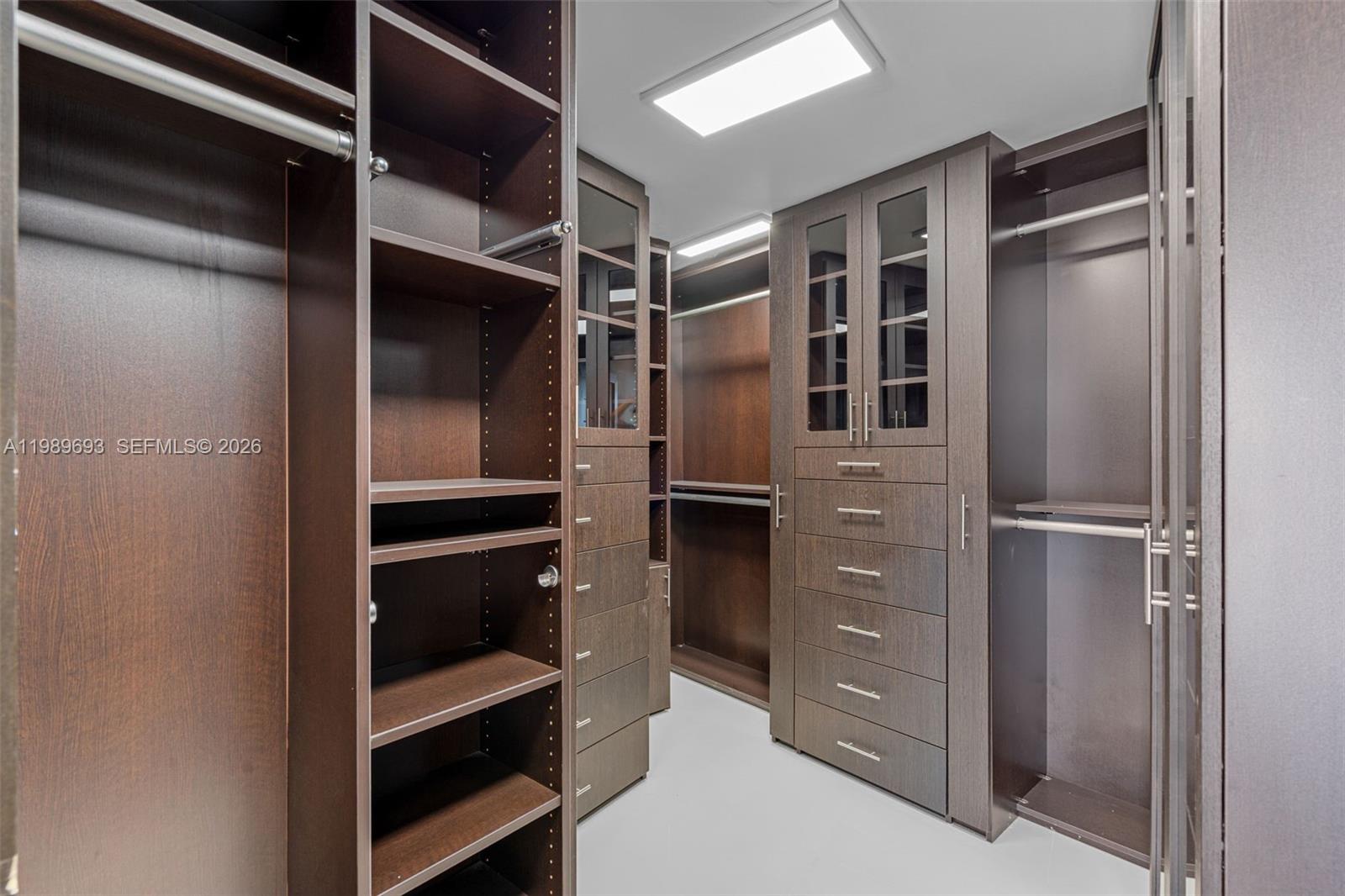 200 Biscayne Blvd Way #3707 Miami, FL 33131