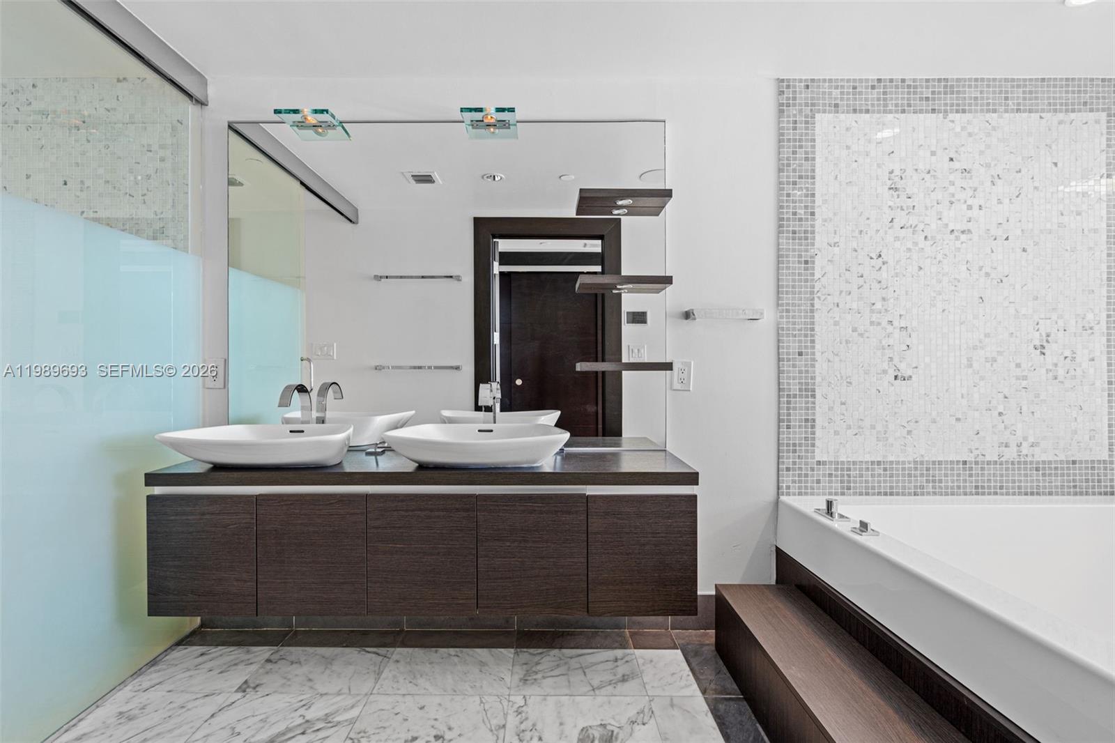 200 Biscayne Blvd Way #3707 Miami, FL 33131