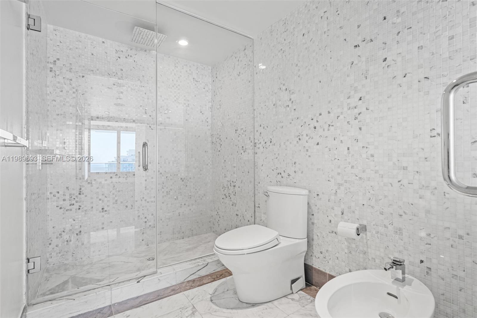 200 Biscayne Blvd Way #3707 Miami, FL 33131