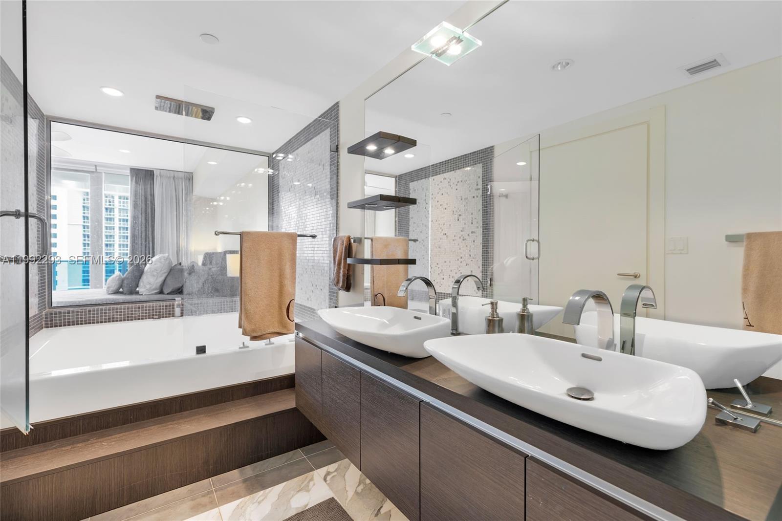 200 Biscayne Blvd Way #504 Miami, FL 33131