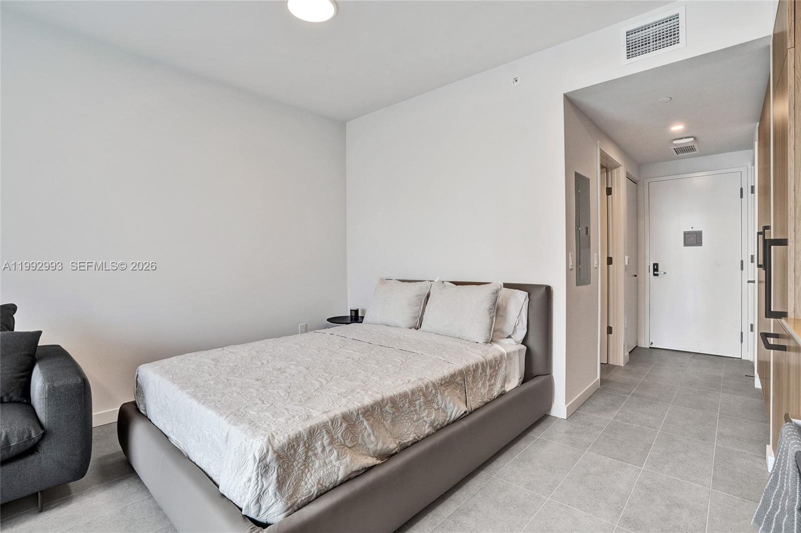 121 NE 5th #1404 Miami, FL 33132