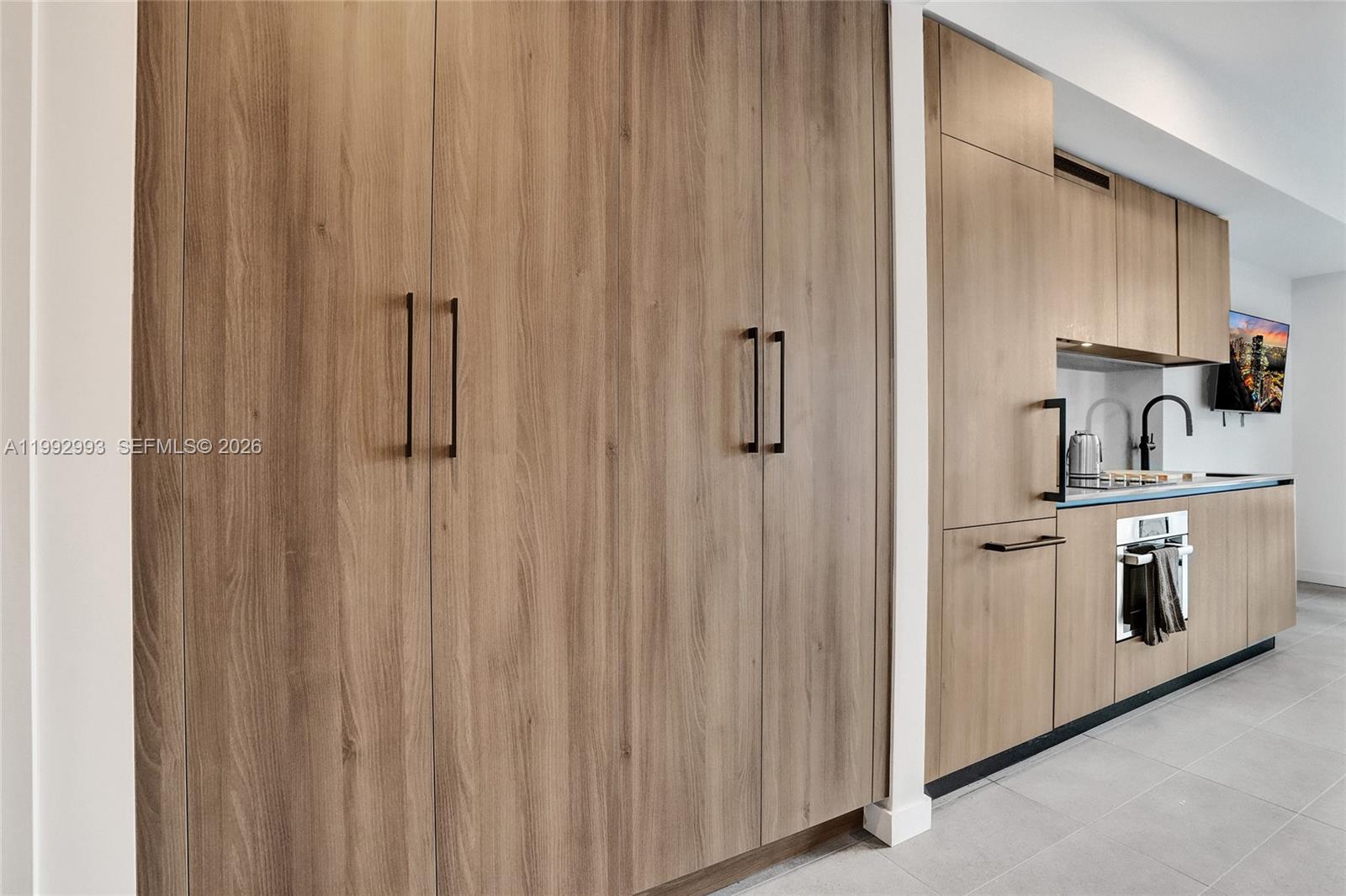 121 NE 5th #1404 Miami, FL 33132