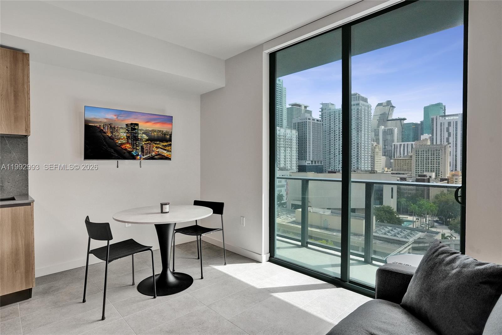 121 NE 5th #1404 Miami, FL 33132