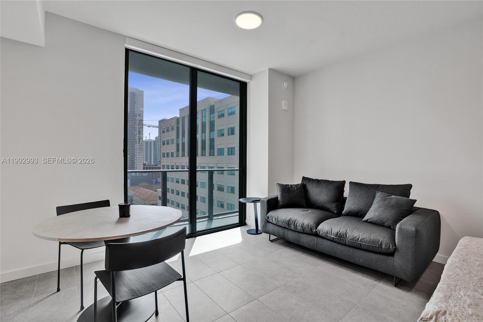 121 NE 5th #1404 Miami, FL 33132