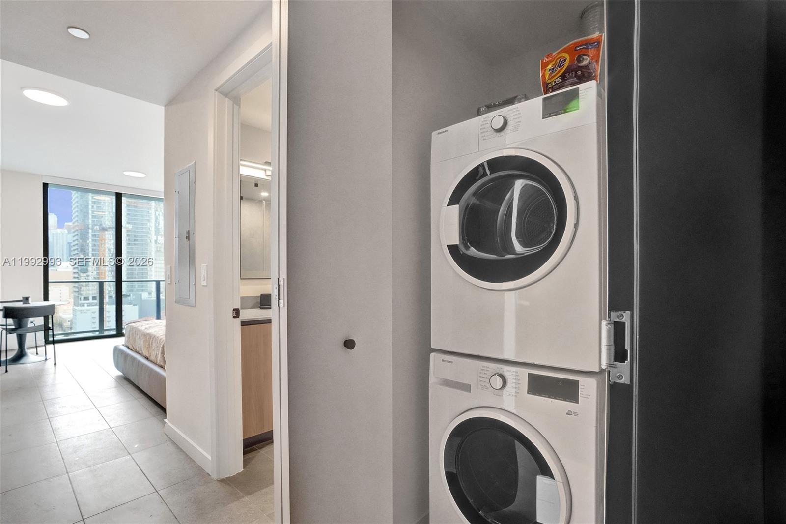 121 NE 5th #1404 Miami, FL 33132