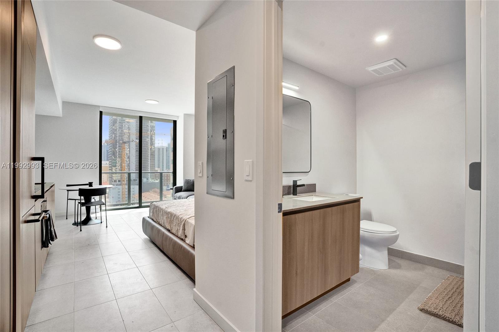 121 NE 5th #1404 Miami, FL 33132