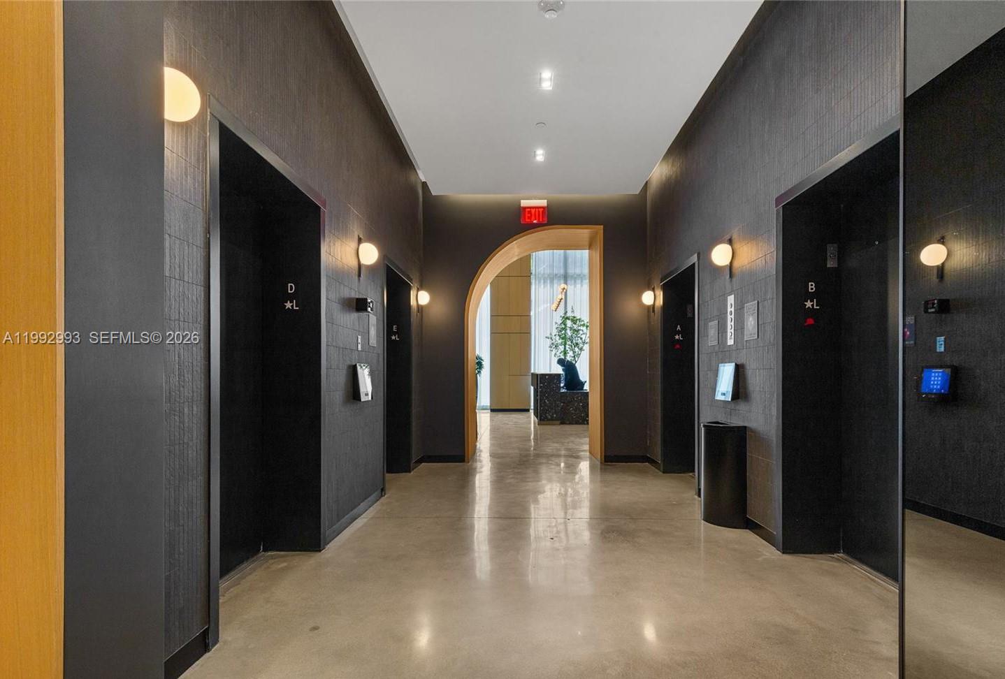 121 NE 5th #1404 Miami, FL 33132