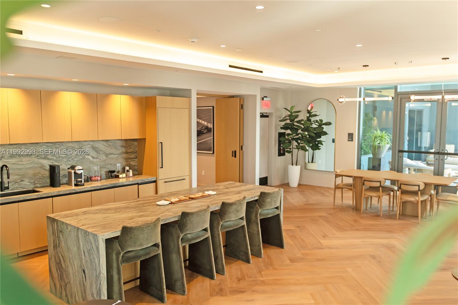 121 NE 5th #1404 Miami, FL 33132