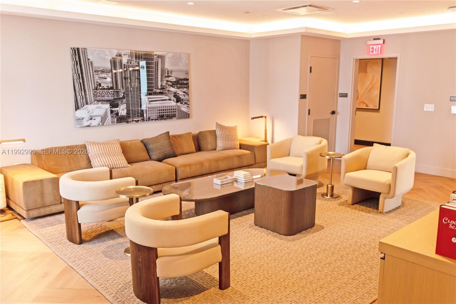 121 NE 5th #1404 Miami, FL 33132