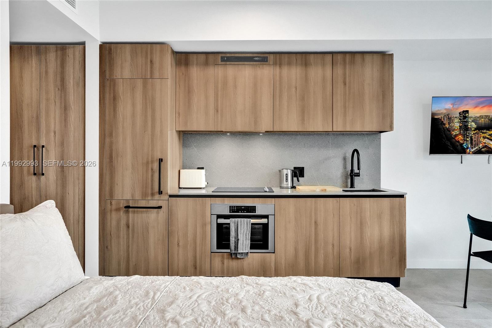 121 NE 5th #1404 Miami, FL 33132