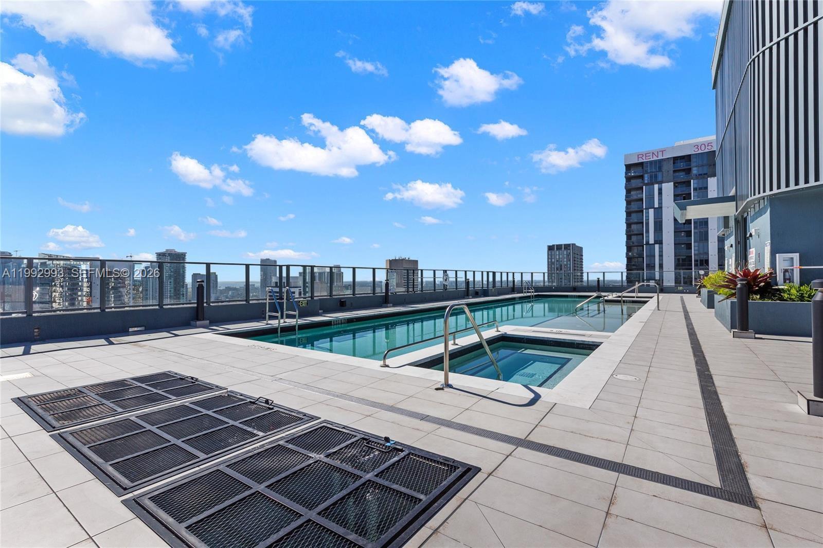 121 NE 5th #1404 Miami, FL 33132