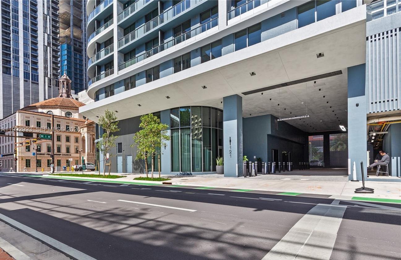 121 NE 5th #1404 Miami, FL 33132