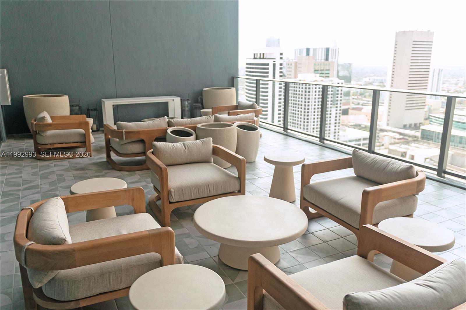 121 NE 5th #1404 Miami, FL 33132