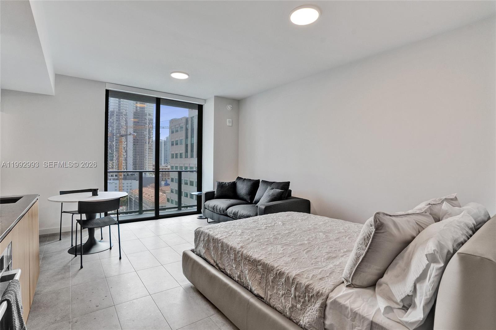 121 NE 5th #1404 Miami, FL 33132