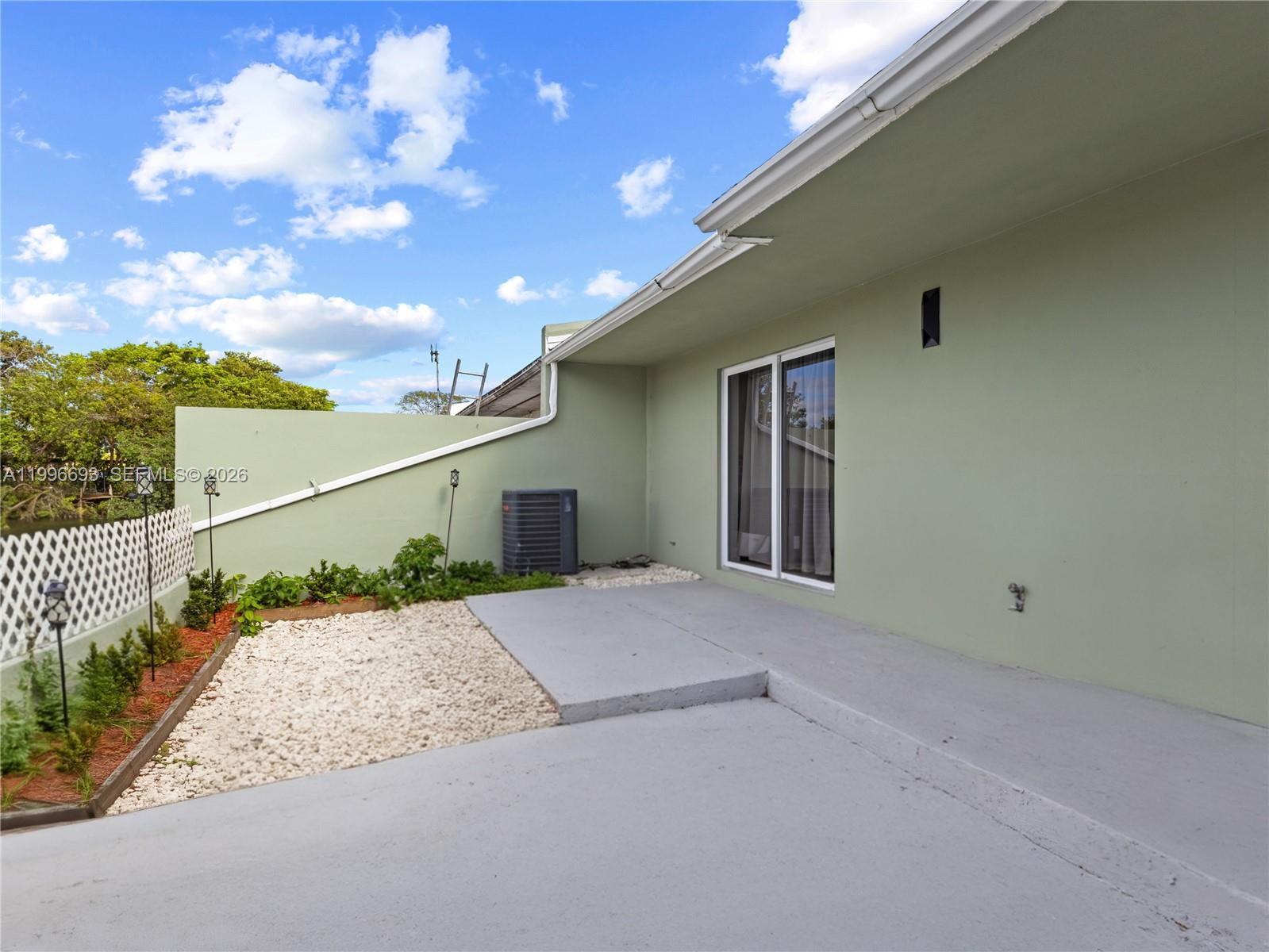 10017 SW 23rd Ter Miami, FL 33165