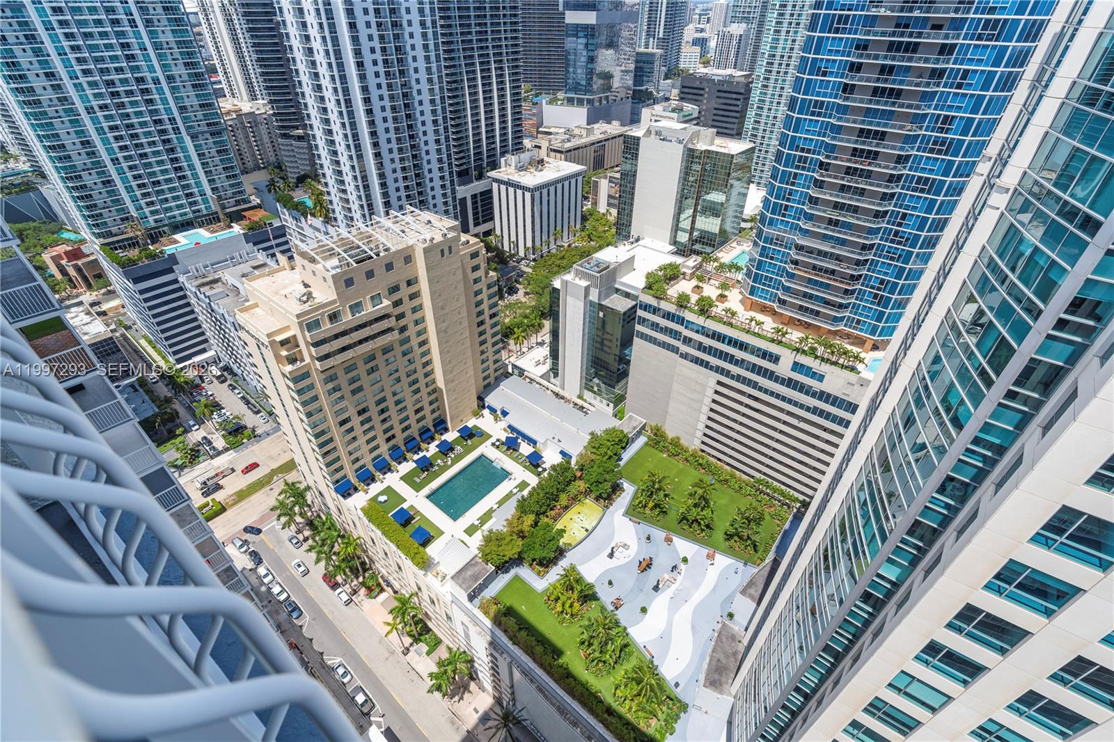 image The Club at Brickell Bay35