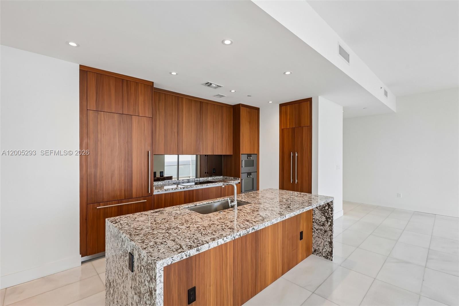 image Una Residence24