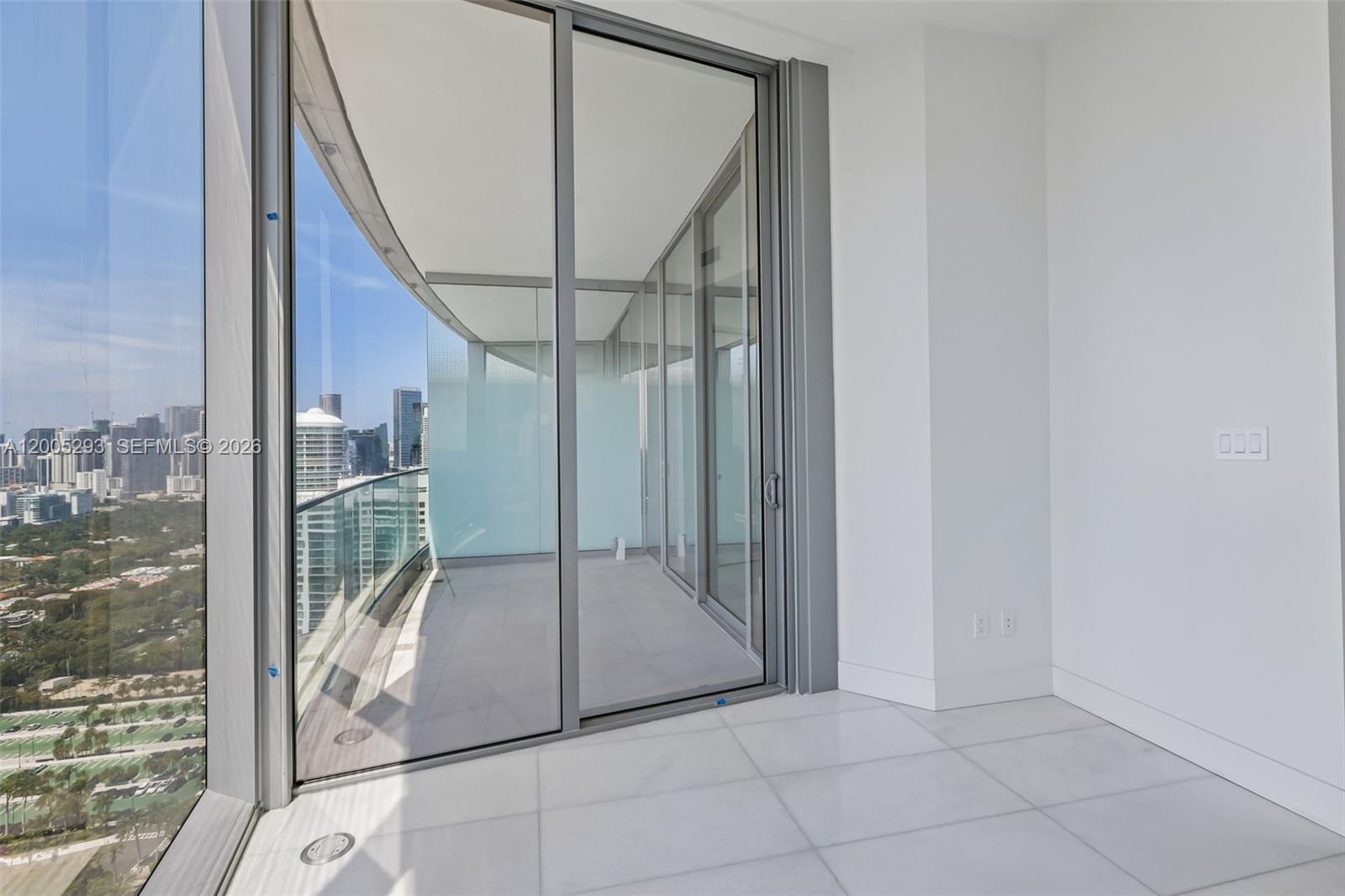 image Una Residence46