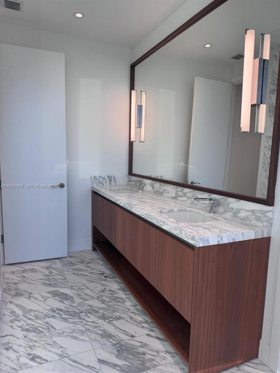 175 se 25th Rd #2803 Miami, FL 33129