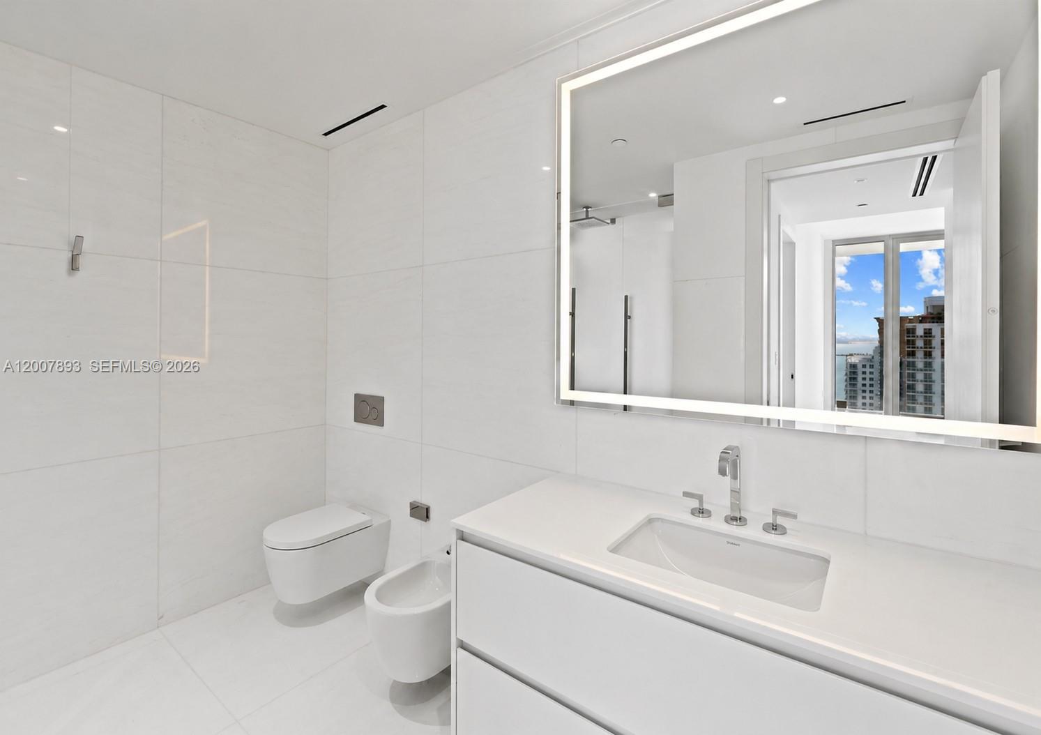 300 Biscayne Blvd Way #4201E Miami, FL 33131