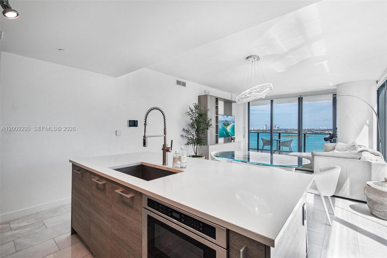 650 NE 32nd St #2101 Miami, FL 33137