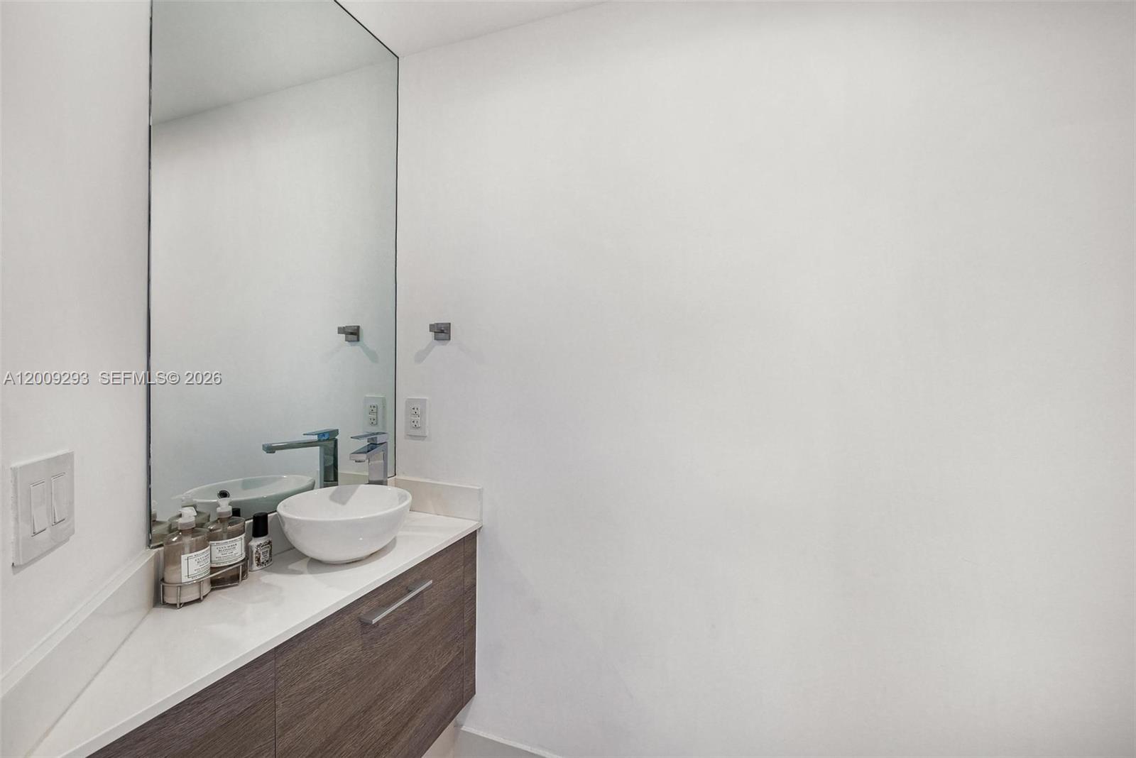 650 NE 32nd St #2101 Miami, FL 33137