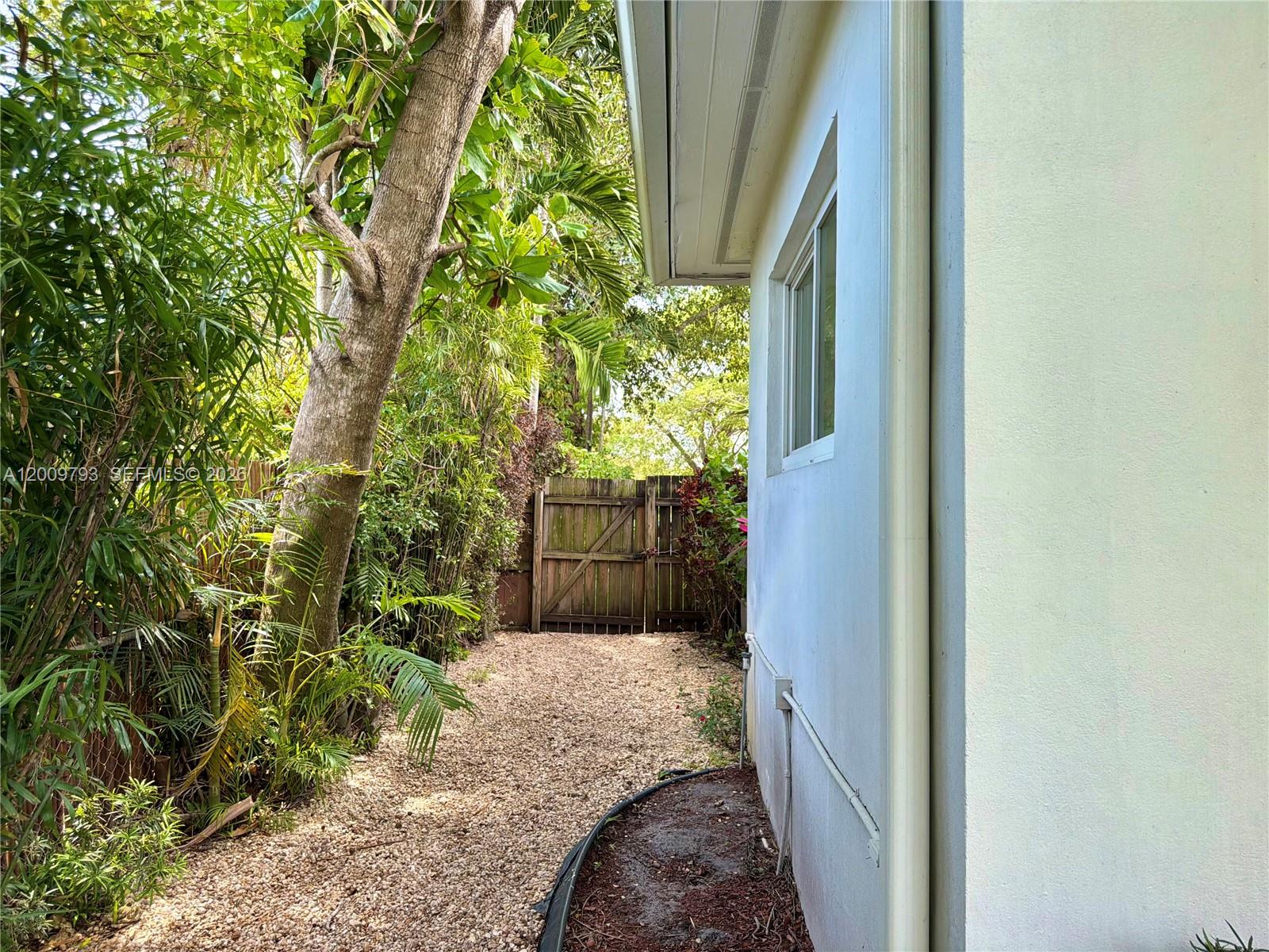 823 NE 107th St Biscayne Park, FL 33161