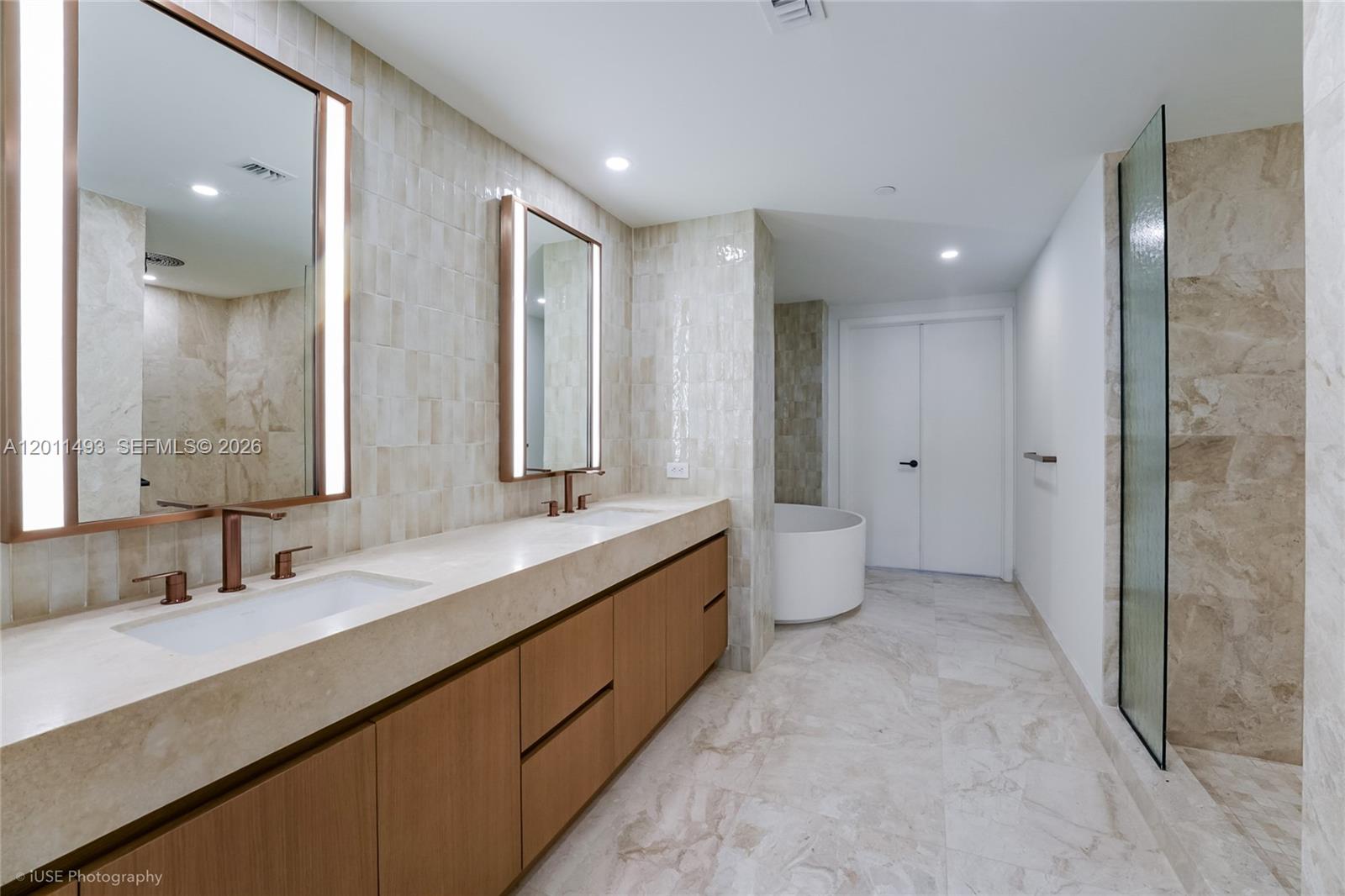 1177 Kane Concourse #405 Bay Harbor Islands, FL 33154