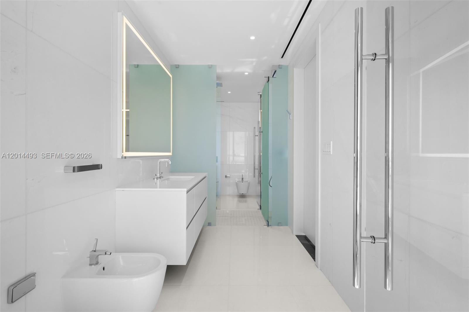 300 Biscayne Blvd Way #3801 Miami, FL 33131