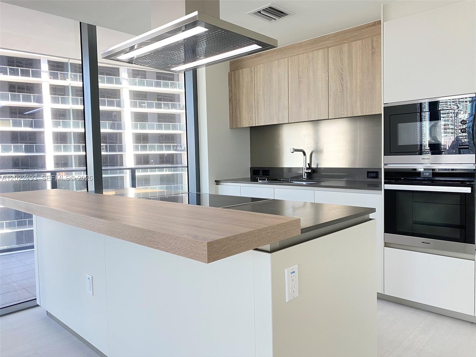 1000 Brickell Plz #2715 Miami, FL 33131