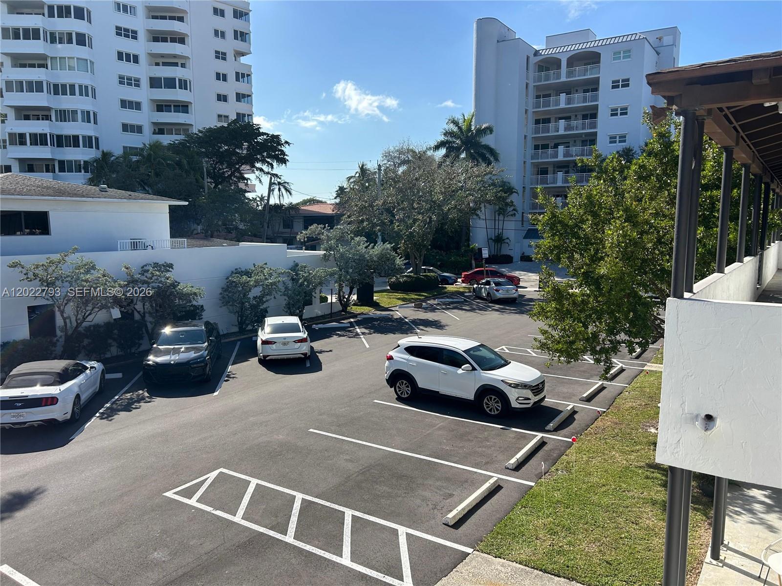 300 Sunset Dr #4