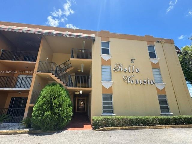 525 W 69th St #101 Hialeah, FL 33014