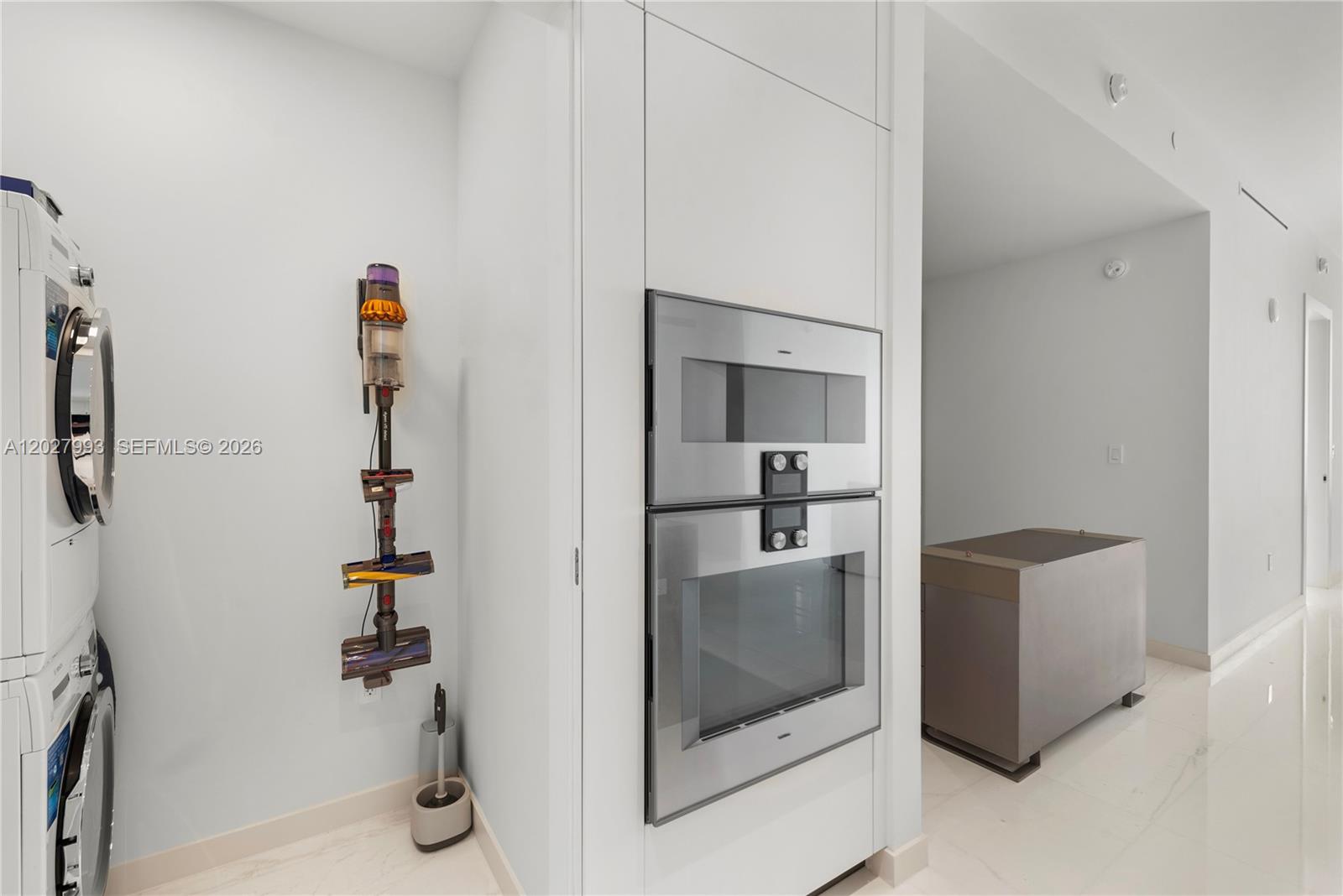 300 Biscayne Blvd Way #3905W Miami, FL 33131
