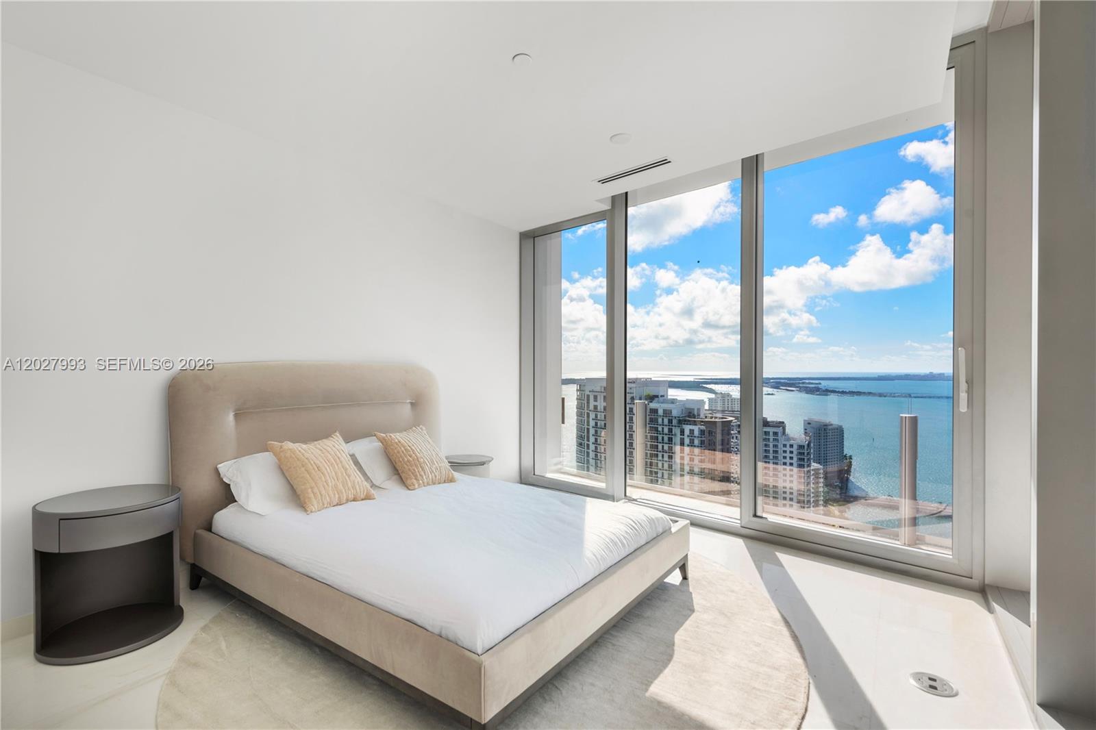 300 Biscayne Blvd Way #3905W Miami, FL 33131