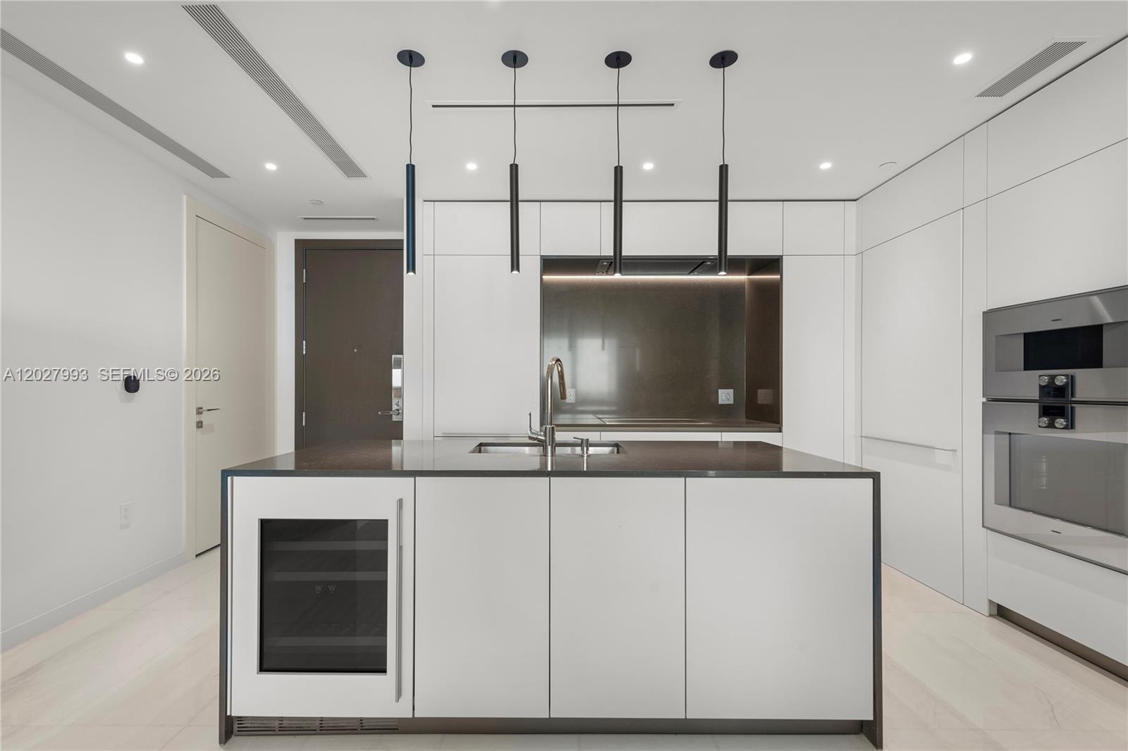 300 Biscayne Blvd Way #3905W Miami, FL 33131