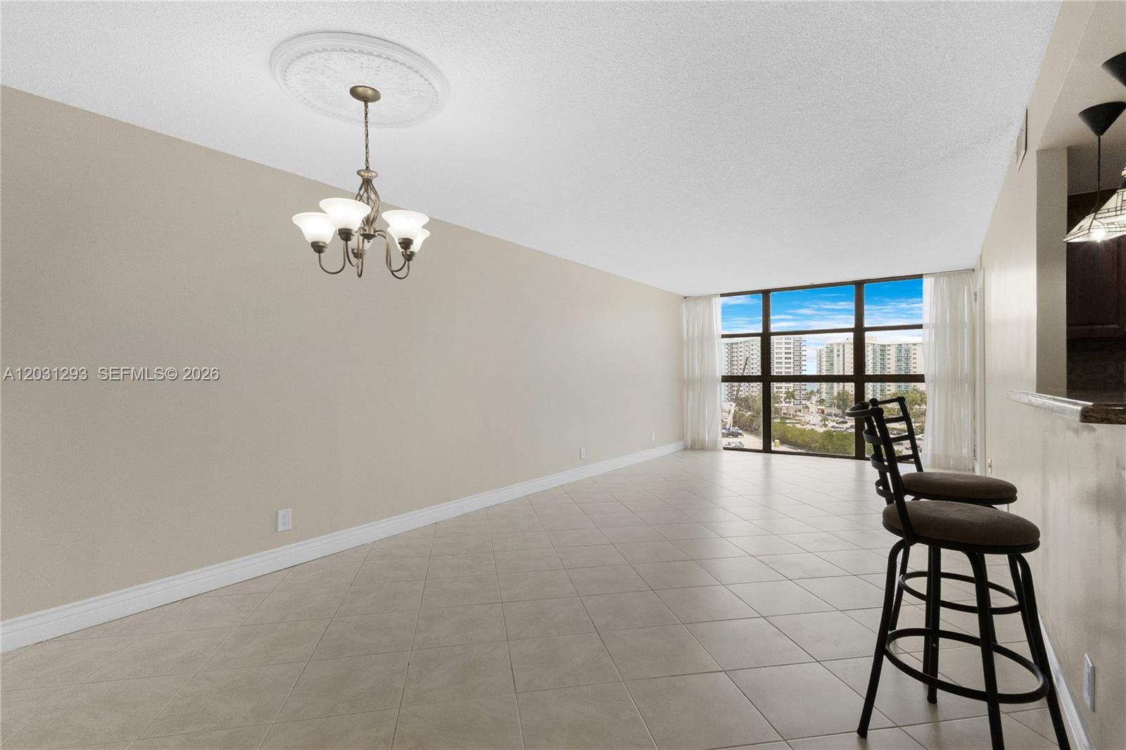200 Leslie Dr #902
