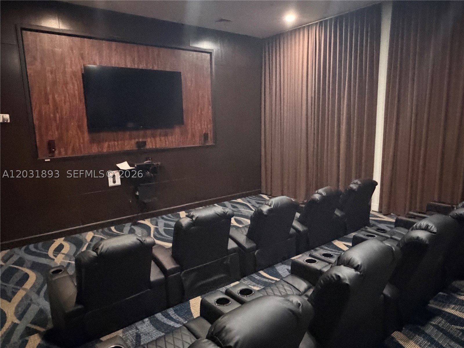 image The Venture at Aventura17