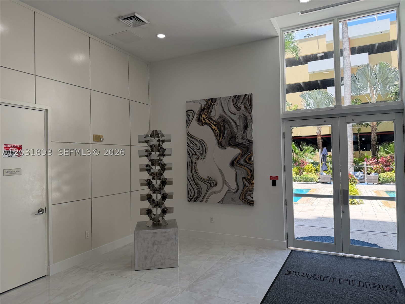 image The Venture at Aventura25