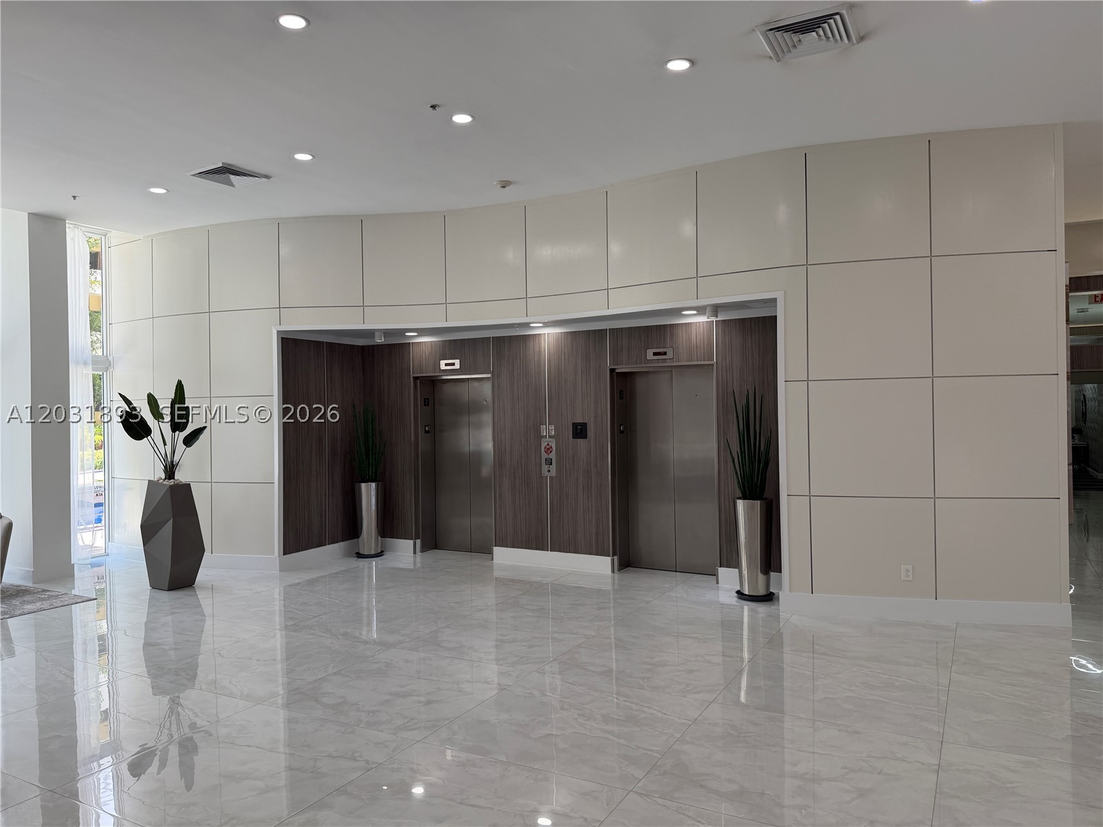image The Venture at Aventura31