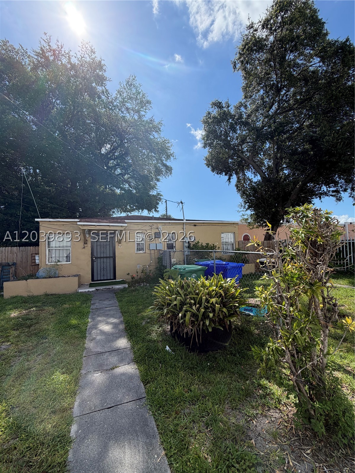 5421 NW 1st Ct