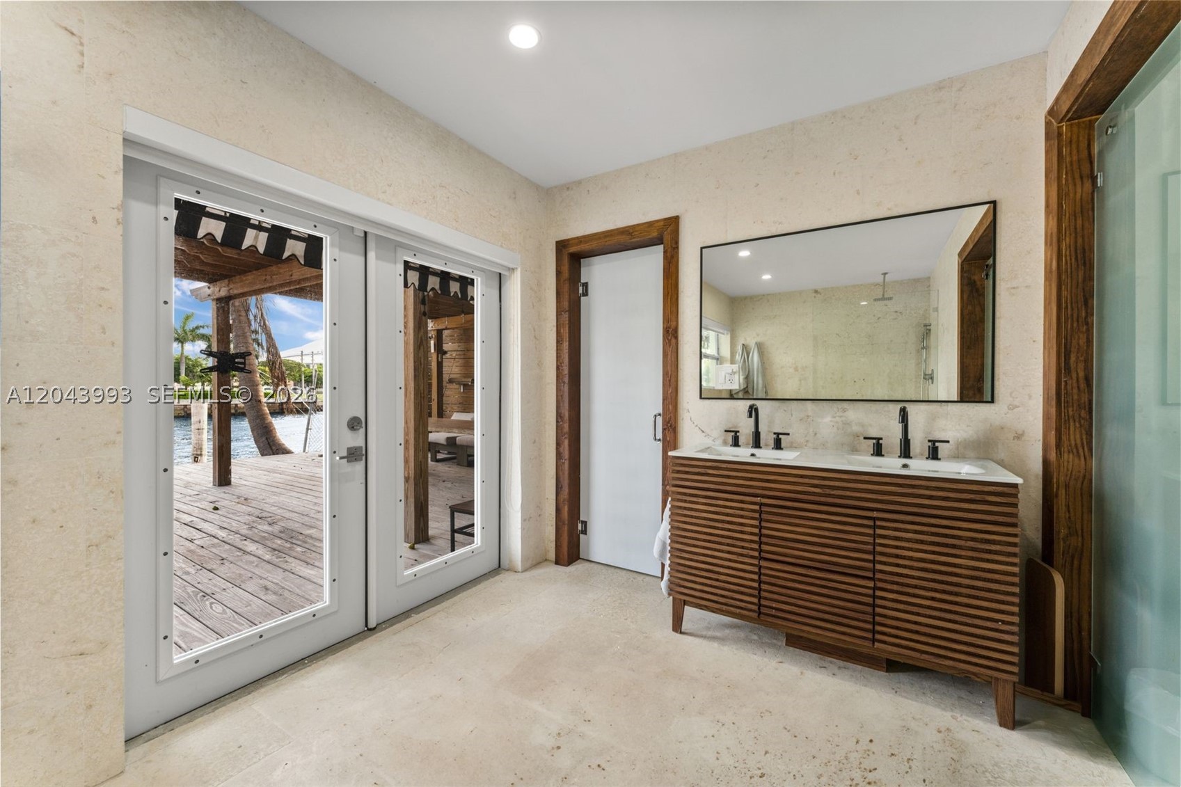 1110 NW North Riv Dr Miami, FL 33136