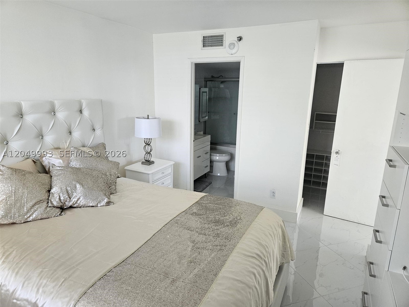 image Isola Condo10