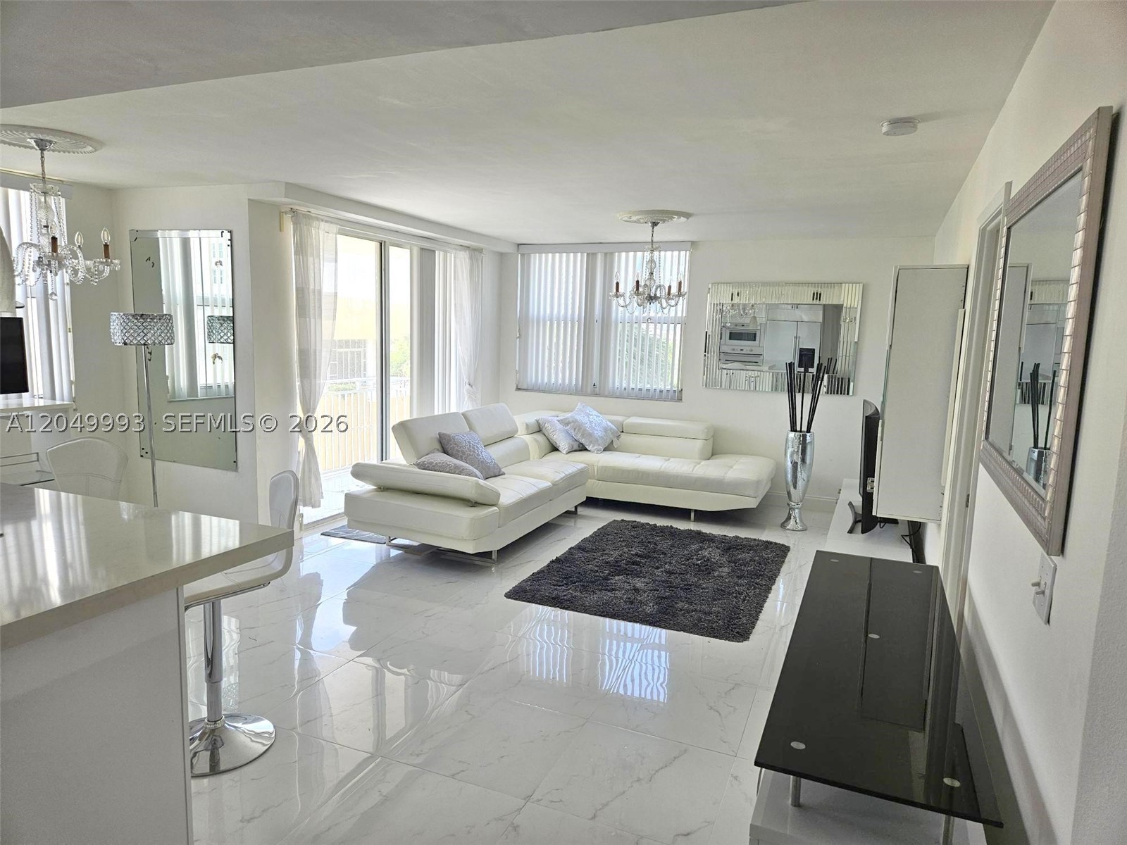image Isola Condo1